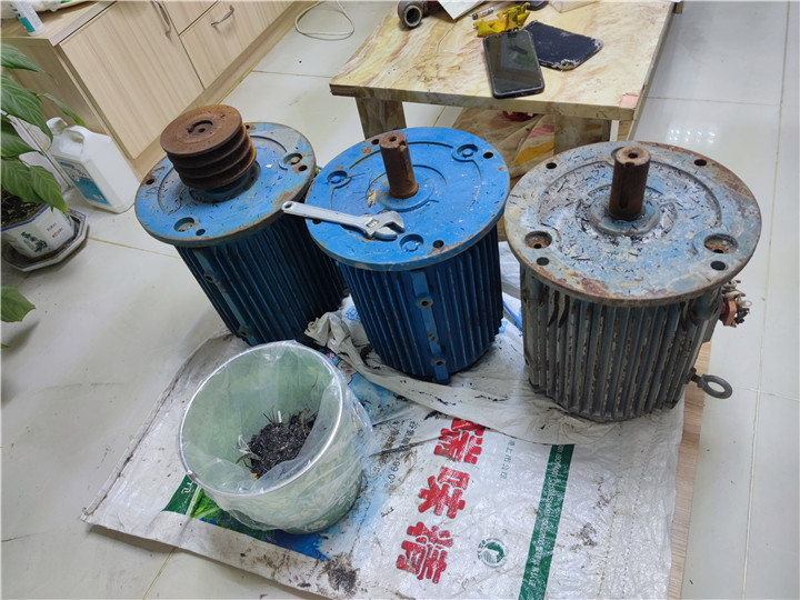 成都專業(yè)回收電機公司二手電機回收公司電話-成都戰(zhàn)狼拆除